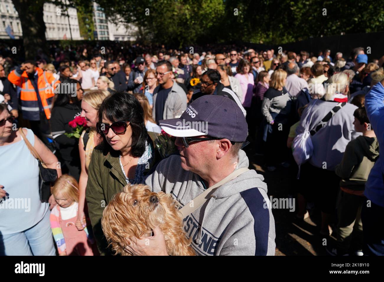 Members of the public queue to gain access to Green Park in London, as they wait to lay flowers and tributes to Queen Elizabeth II ahead of her funeral on Monday. Picture date: Saturday September 17, 2022. Stock Photo
