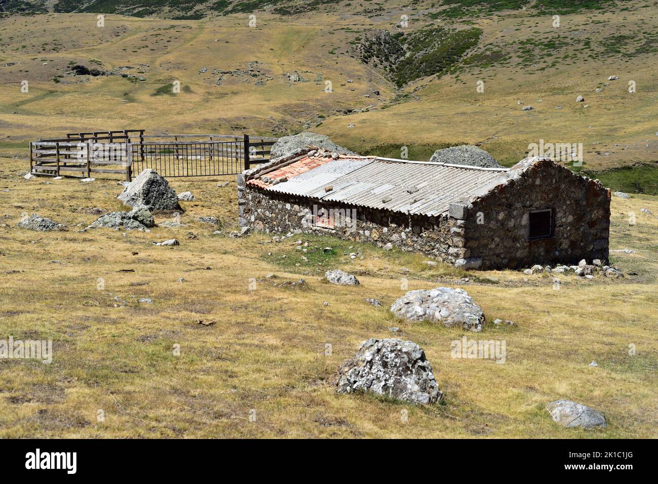A barn with a sheep pen behind, next to the footpath leading to Curavacas from the north. Parque Natural de Fuentes Carrionas, Cantabria, north Spain. Stock Photo