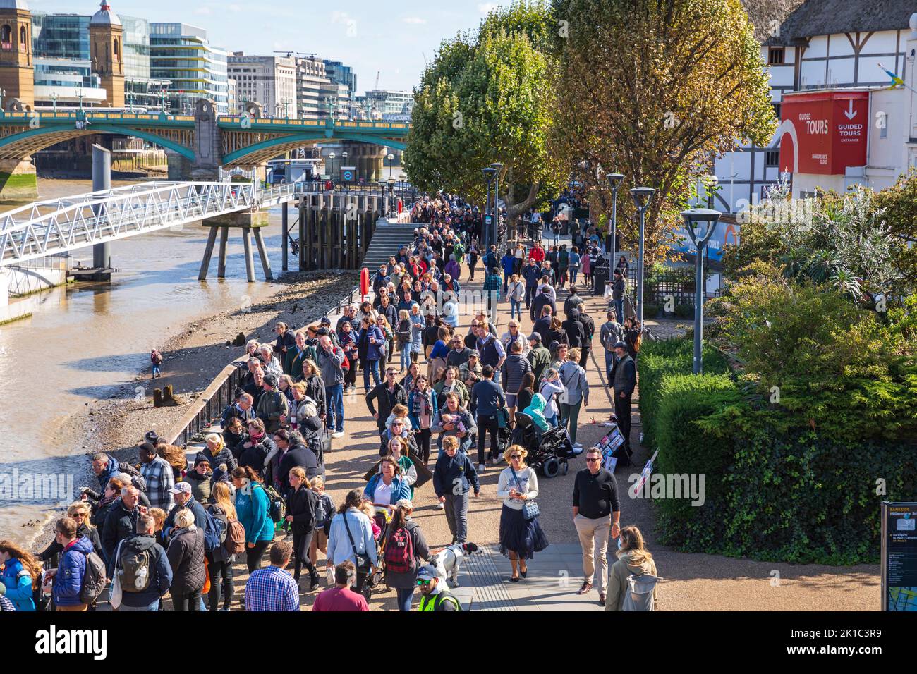London, UK. 17th Sep 2022. Members of the public queuing outside the famous Shakespeare's Globe to attend the Lying-in-state of Queen Elizabeth II. Credit: Stuart Robertson/Alamy Live News. Stock Photo