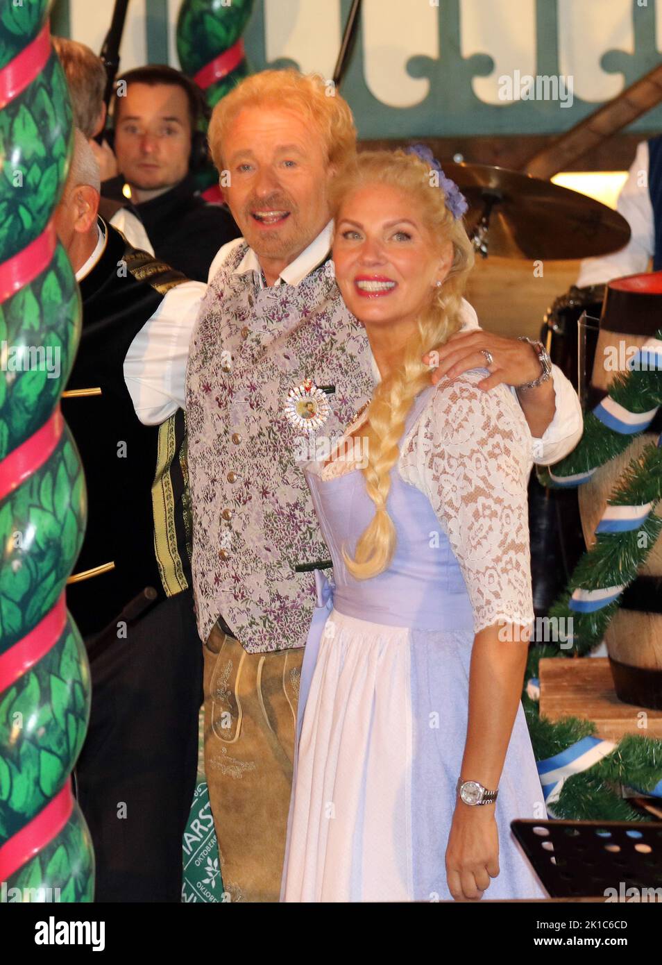 Munich, Germany. 17th Sep, 2022. MUNICH, Germany. , . TV-Moderator and Entertainer Thomas GOTTSCHALK and his partner Karina MROSS opened the Oktoberfest in the Marstall beer hall - ' O'zapft is! ' Credit: SPP Sport Press Photo. /Alamy Live News Credit: SPP Sport Press Photo. /Alamy Live News Stock Photo