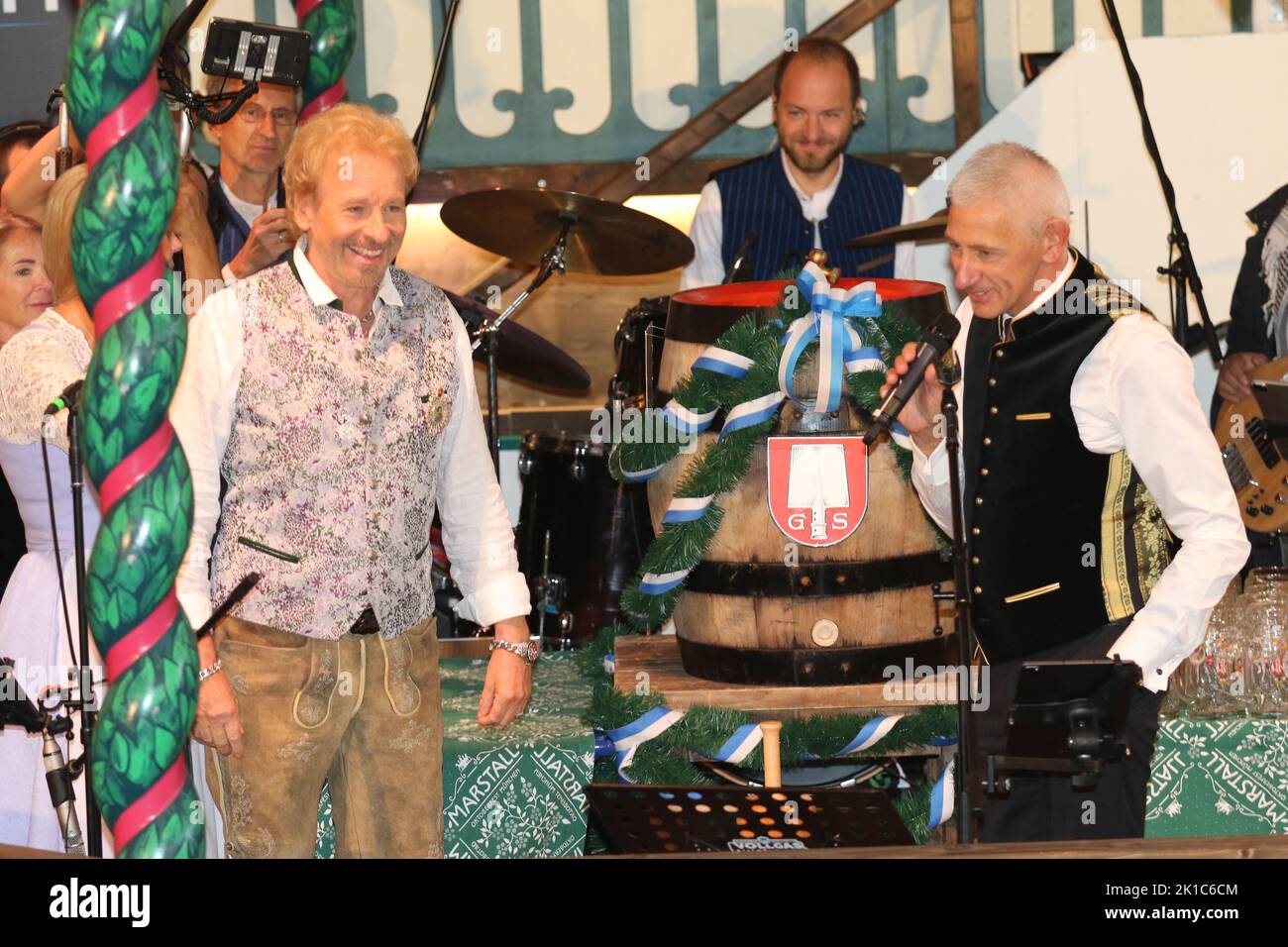 Munich, Germany. 17th Sep, 2022. MUNICH, Germany. , . TV-Moderator and Entertainer Thomas GOTTSCHALK opened the Oktoberfest in the Marstall beer hall - ' O'zapft is! ' by the Festwirt Siegfried ABELE, Credit: SPP Sport Press Photo. /Alamy Live News Credit: SPP Sport Press Photo. /Alamy Live News Stock Photo