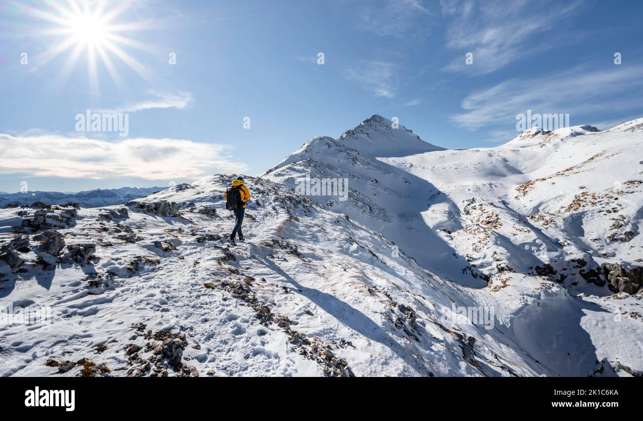 Climbers on the rocky snowy ridge of the Ammergauer Hochplatte, view of snowy summit of the Ammergauer Hochplatte, in autumn, Sonnenstern, Ammergauer Stock Photo