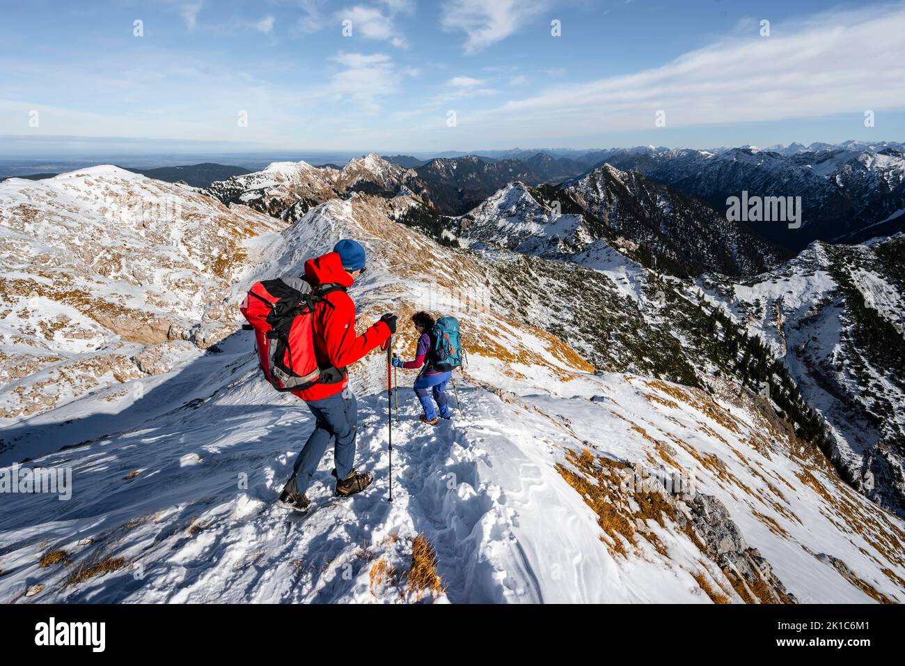 Two mountaineers on the rocky snowy ridge of the Ammergauer Hochplatte, view towards Loesertaljoch, view of mountain panorama, hiking to the Stock Photo
