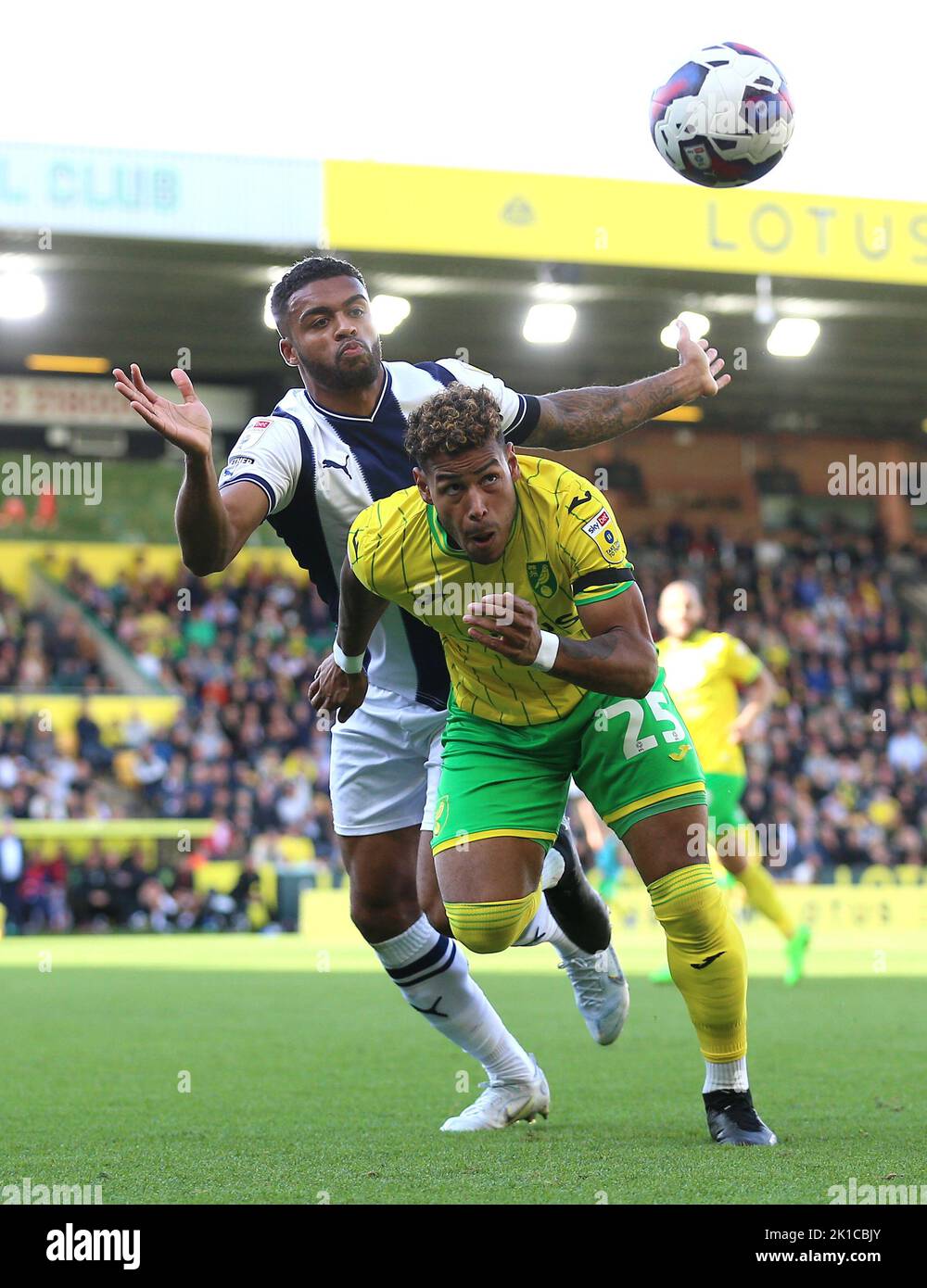 Norwich City's Onel Hernandez (right) and West Bromwich Albion's Darnell Furlong battle for the ball during the Sky Bet Championship match at Carrow Road, Norwich. Picture date: Saturday September 17, 2022. Stock Photo