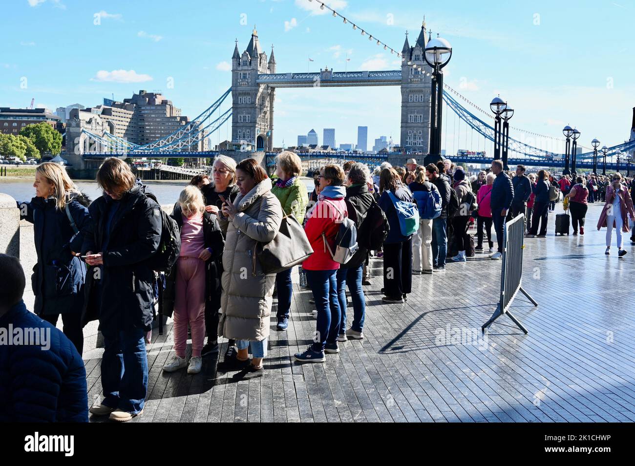 Queue walk hi-res stock photography and images - Alamy