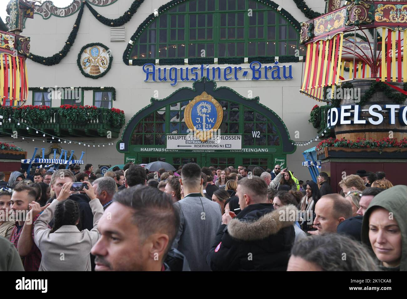 Augustiner Festzelt Hi res Stock Photography And Images Alamy augustiner-festzelt-hi-res-stock-photography-and-images-alamy