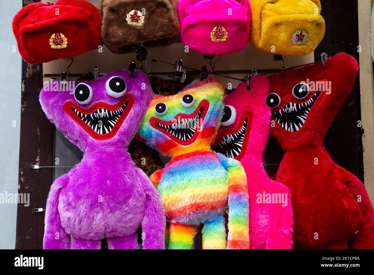 Moscow, Russia. 26th of August, 2022. Huggy Wuggy toys in different colors on a counter at a souvenir shop on Nikolskaya Street in the center of Moscow, Russia Stock Photo