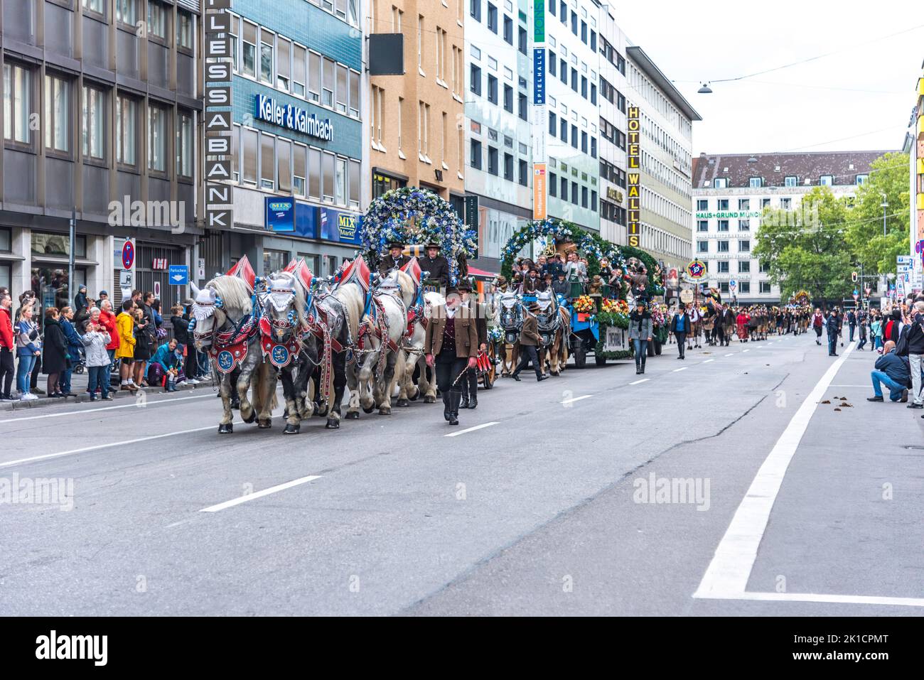 alemán:18-09-2022  festival de octubre— se celebra entre los meses de septiembre y octubre en la capital bávara de Múnich de Stock Photo
