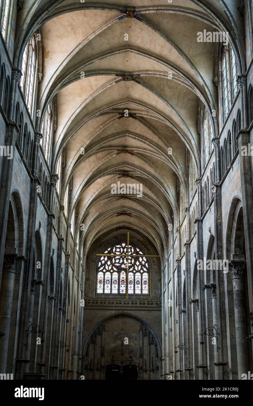 Side nave and the ceiling in the the Vienne Cathedral, a medieval Roman Catholic church dedicated to Saint Maurice, Vienne, France Stock Photo