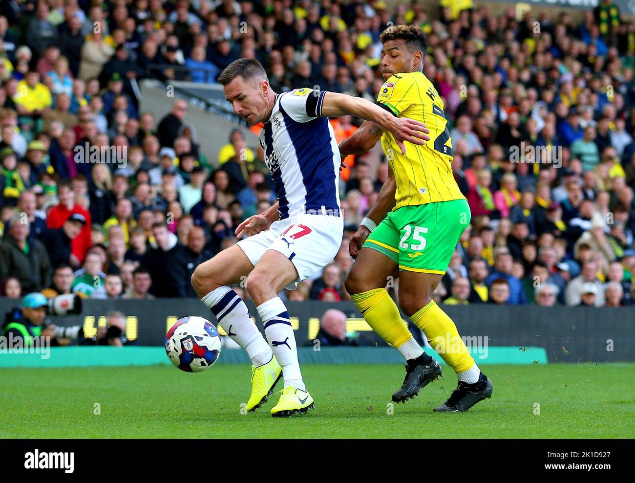 Norwich City's Onel Hernandez (right) and West Bromwich Albion's Jed Wallace battle for the ball during the Sky Bet Championship match at Carrow Road, Norwich. Picture date: Saturday September 17, 2022. Stock Photo