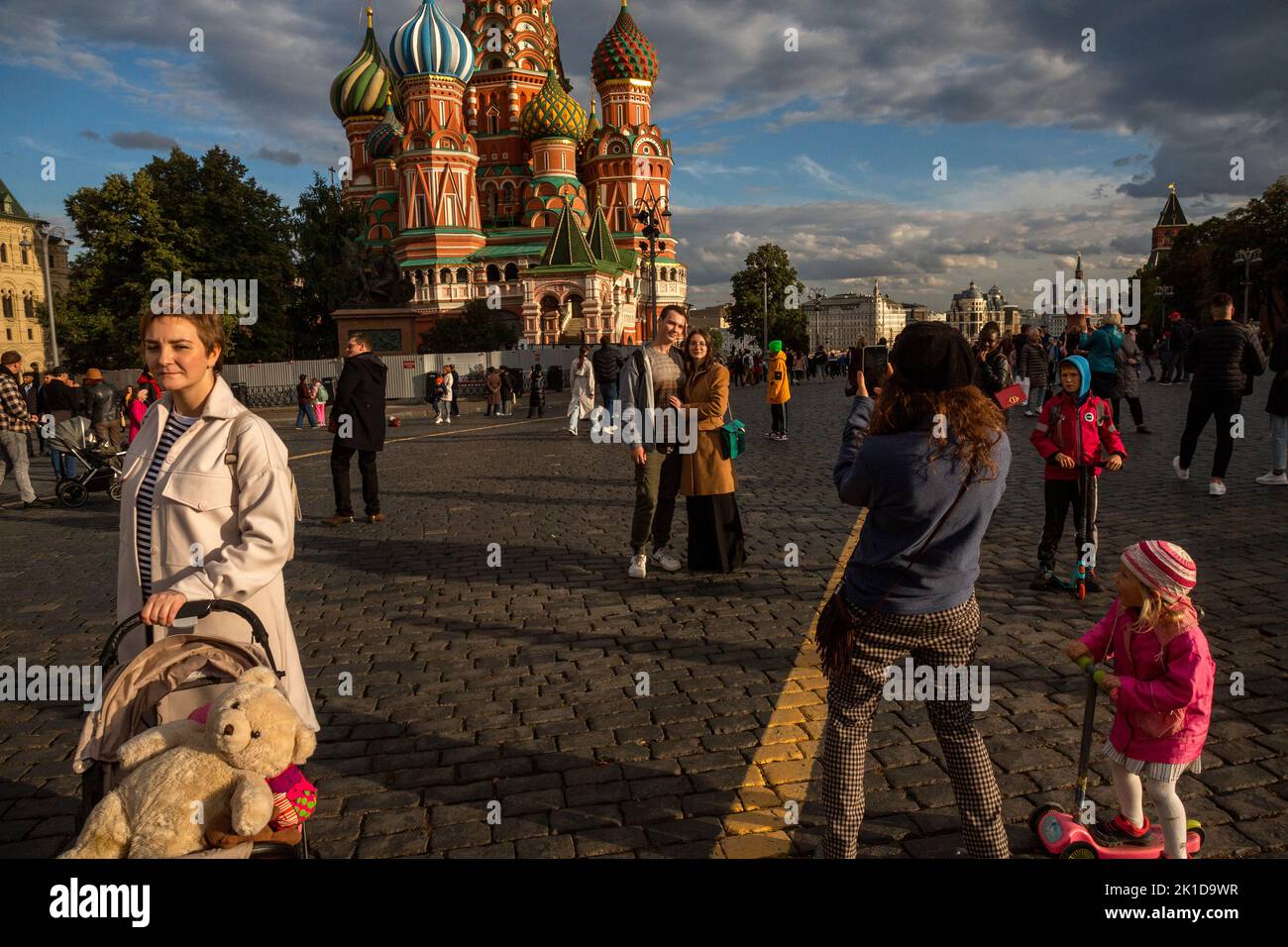 Moscow, Russia. 17th of September, 2022. People are walking on the Red Square on the background of St. Basil's Cathedral and the Kremlin in the center of Moscow on a sunny autumn day, Russia Stock Photo