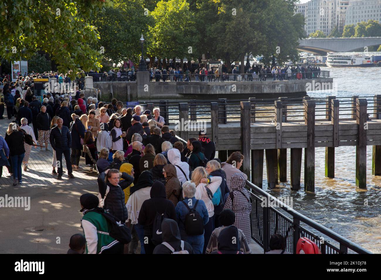 The Queue to see Queen Elizabeth lying in state makes its way along the