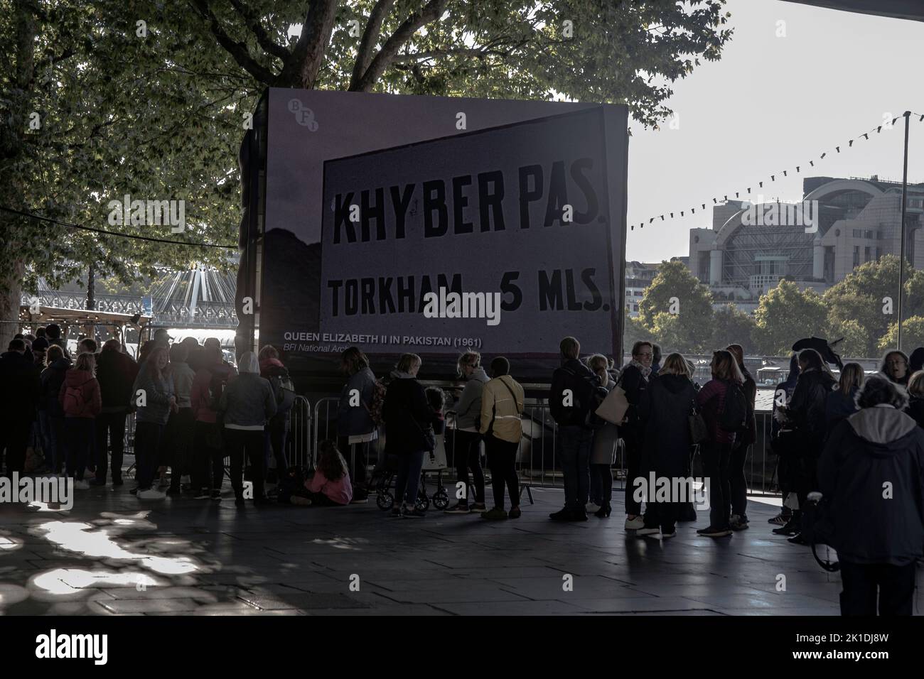 Khyber Pass 5 miles, The Queue to see Queen Elizabeth lying in state passes by the BFI screen on the Southbank near the River Thames London England UK Stock Photo