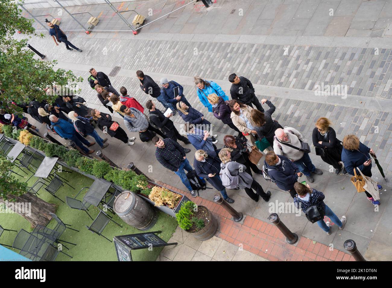 Respect The Queue Queue on the south bank of the thames hi-res stock photography and ...