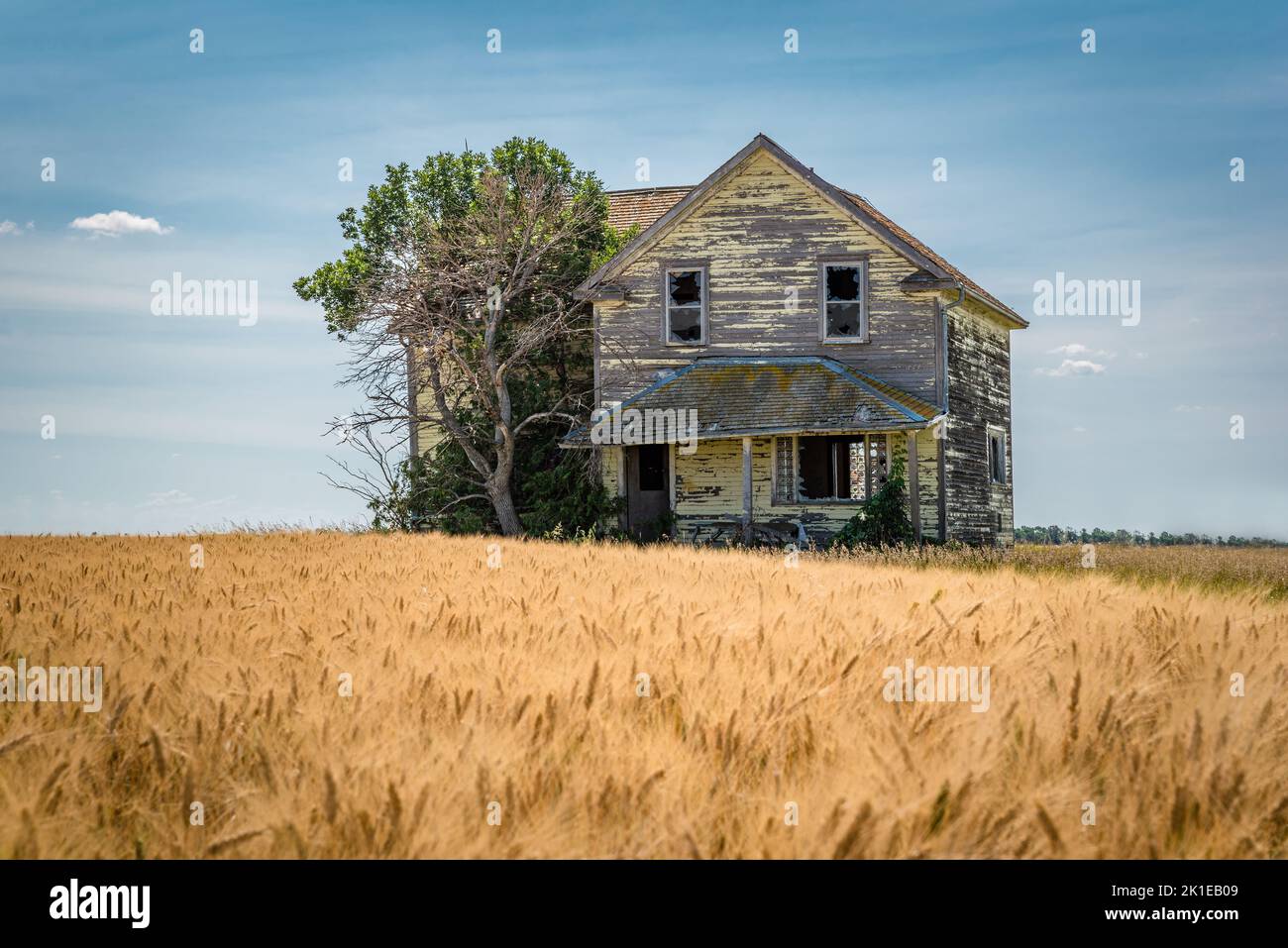 Abandoned farm house on prairie hi-res stock photography and images - Page  4 - Alamy