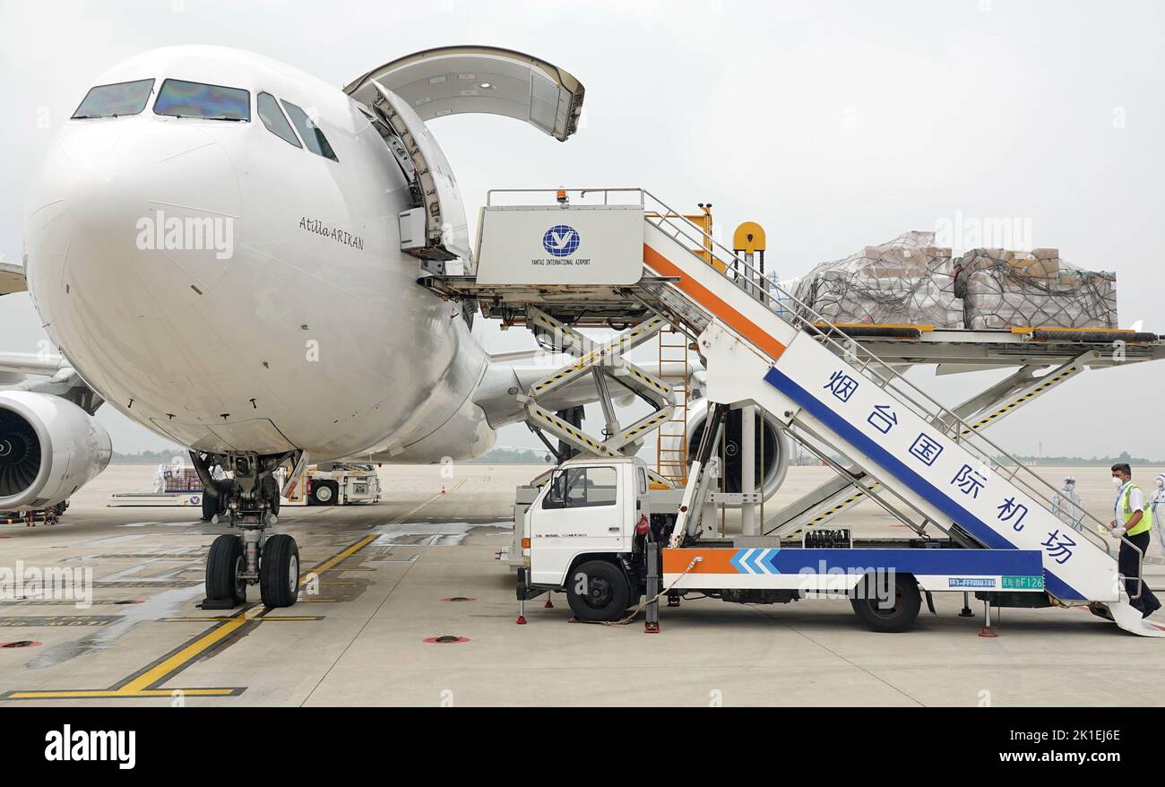 YANTAI, CHINA - SEPTEMBER 18, 2022 - Cargo planes for the Yantai to Istanbul International Air Cargo route are loaded at Penglai International Airport Stock Photo