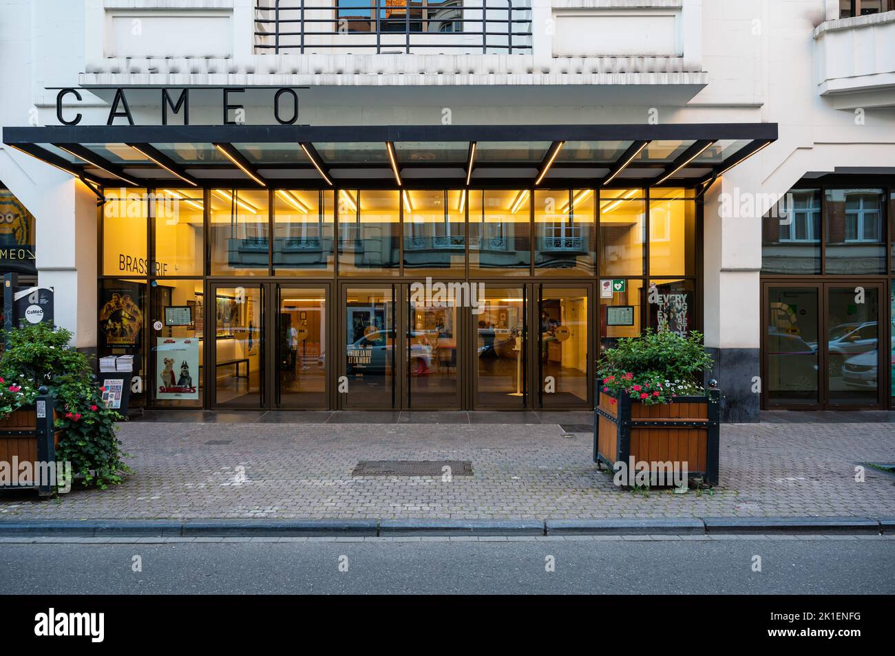 Cameo cinema hi-res stock photography and images - Alamy
