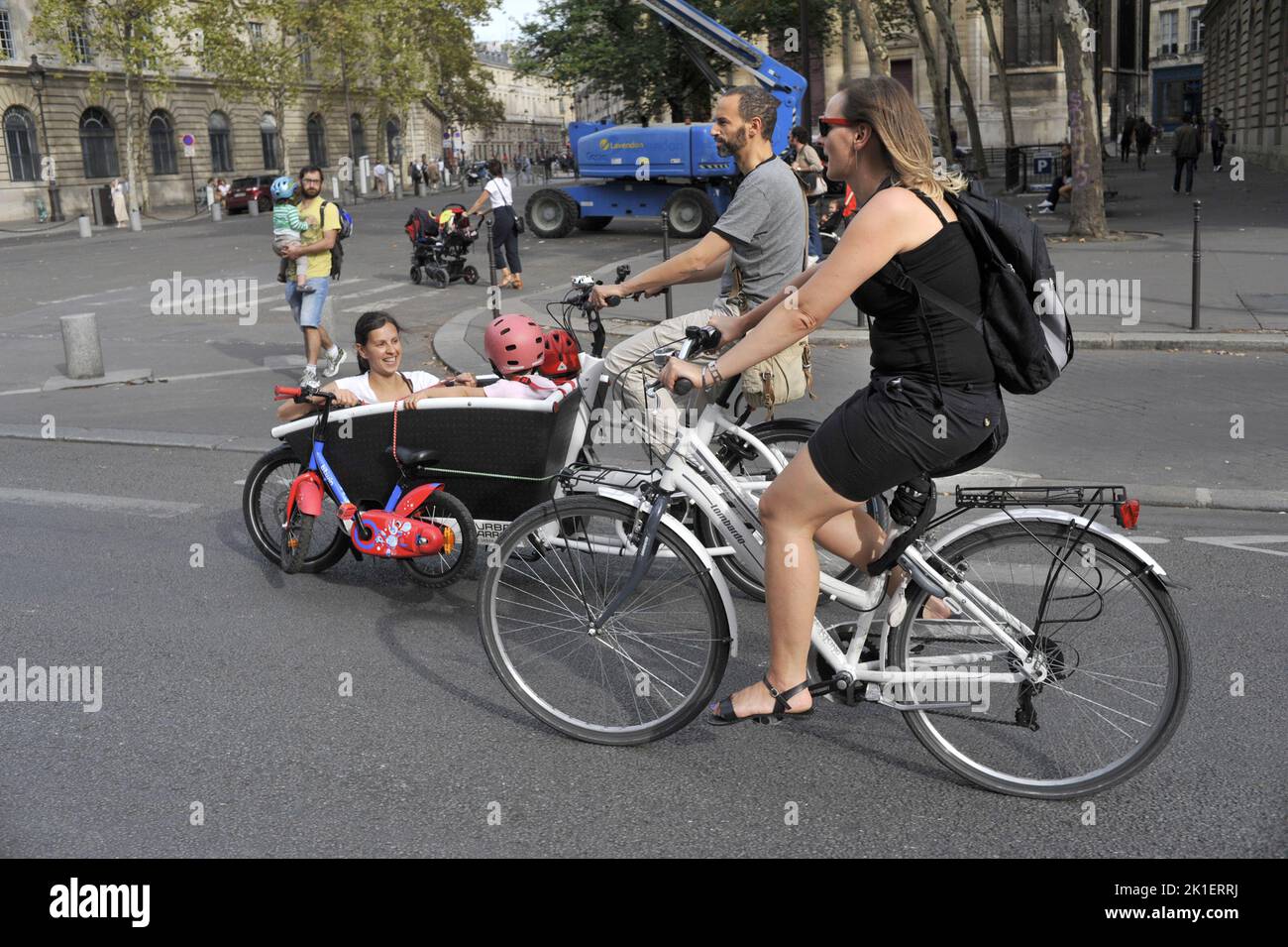 FRANCE. PARIS (75) PARISIANS ON BICYCLES DURING THE DAY WITHOUT CAR Stock Photo