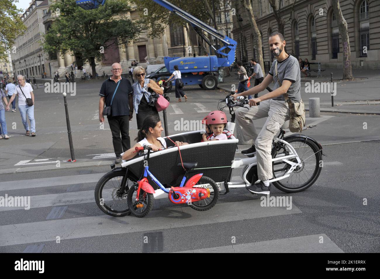 FRANCE. PARIS (75) PARISIANS ON BICYCLES DURING THE DAY WITHOUT CAR Stock Photo