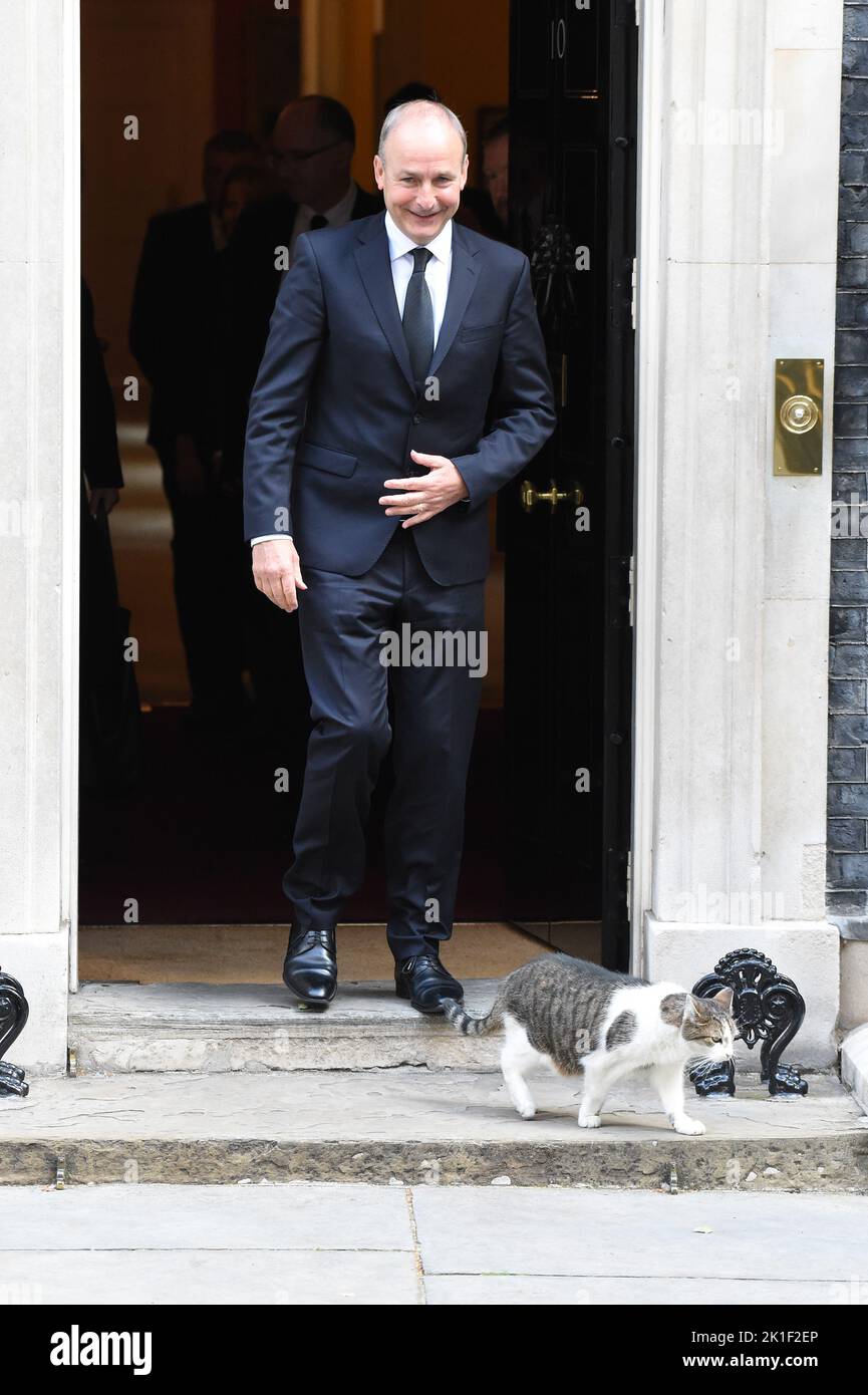 London, UK. 18th Sep, 2022. Michael Martin Irish Taoiseach leaves No10 Downing Street this morning after a meeting with Liz Truss British Prime Minister and is greeted by Larry the Cat Credit: MARTIN DALTON/Alamy Live News Stock Photo