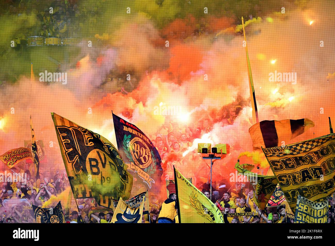 Bundesliga, Signal Iduna Park Dortmund: Borussia Dortmund vs FC Schallke 04; BVB Fans on the south stand with pyrotechnic Stock Photo