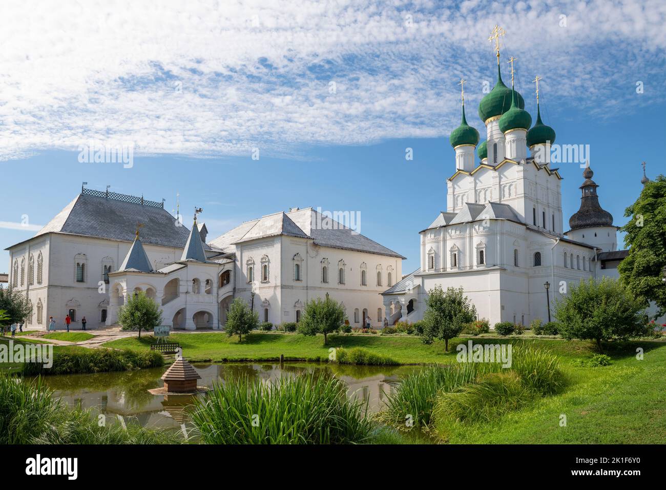 ROSTOV, RUSSIA - AUGUST 16, 2022: August day in the ancient Kremlin of Rostov. Golden Ring of Russia Stock Photo