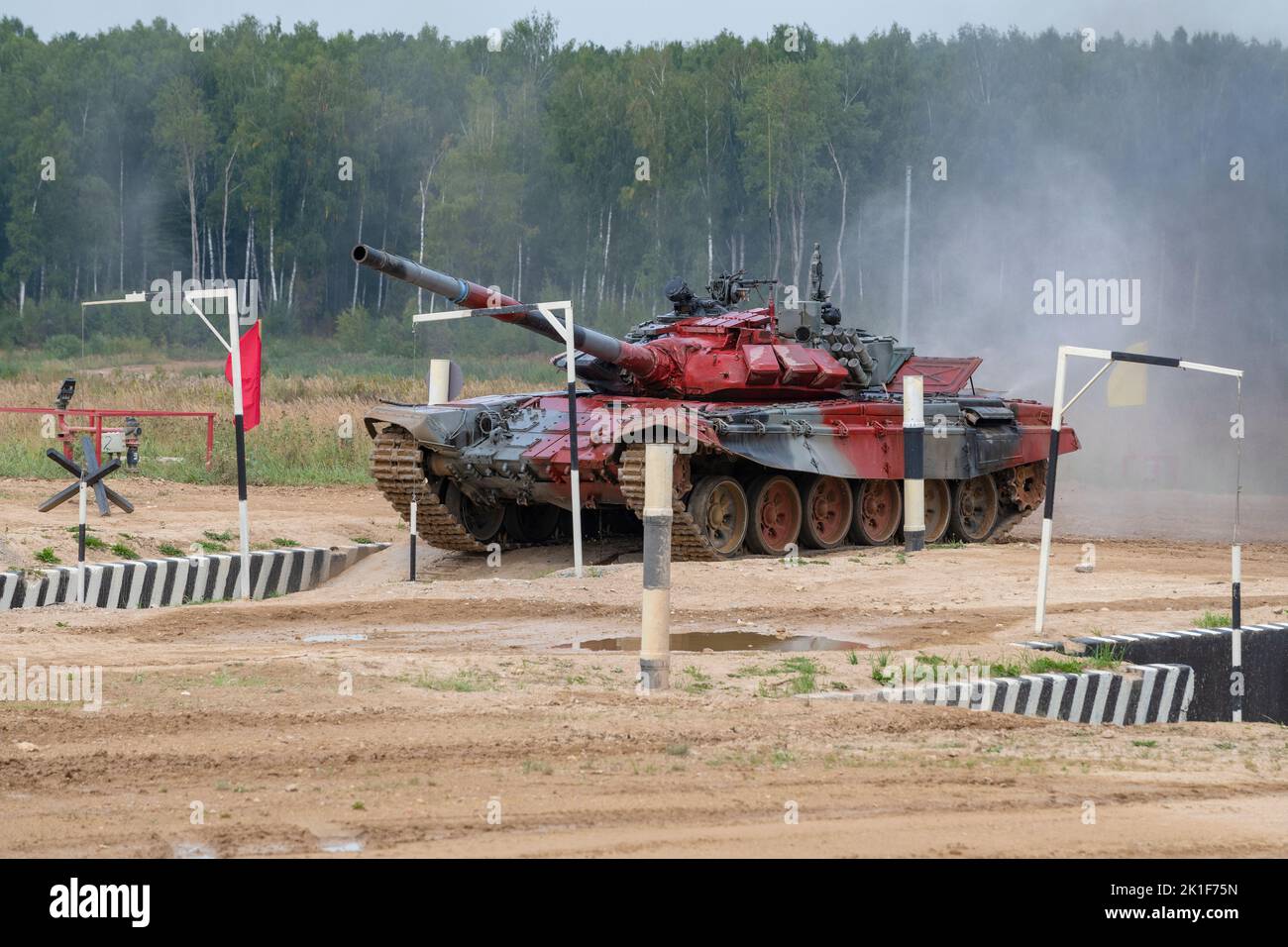 ALABINO, RUSSIA - AUGUST 19, 2022: Tank T-72B3 of the Mongolian team runs the tank biathlon track. International War Games Stock Photo