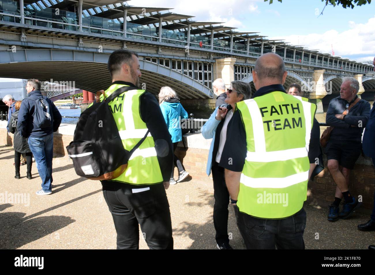 Faith Team supporting people queuing along River Thames in order to view Queen Elizabeth II's coffin, London UK Sep 2022 Stock Photo