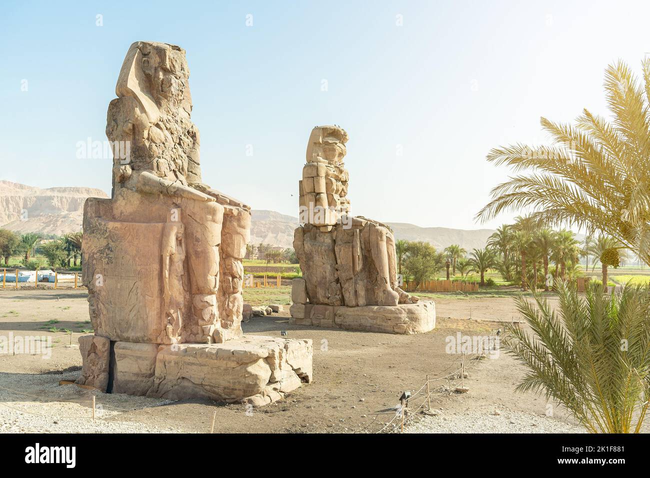 Two ancient egyptian statues of a pharaoh Stock Photo - Alamy