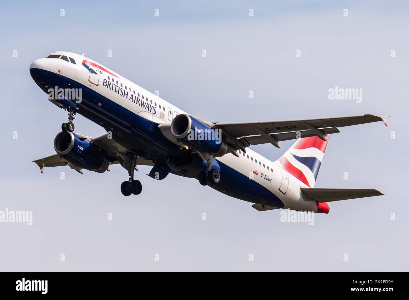 A closeup of British Airways Airbus A320-232 departing at Edinburgh ...
