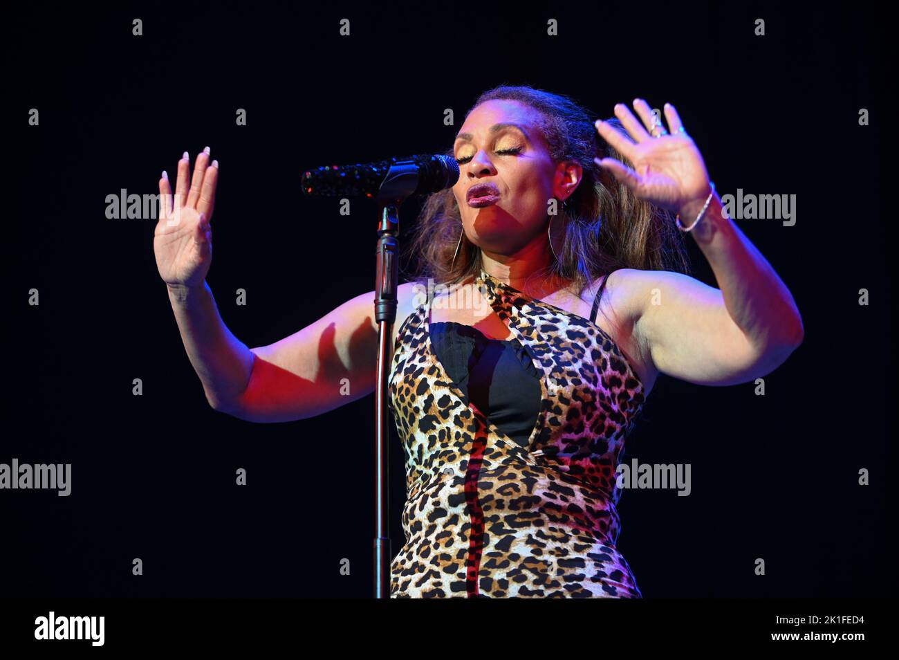 Candace Woodson Performing on The Giants Of Soul Tour at Sheffield City Hall , Sheffield , Uk , 14.09.2022 Stock Photo