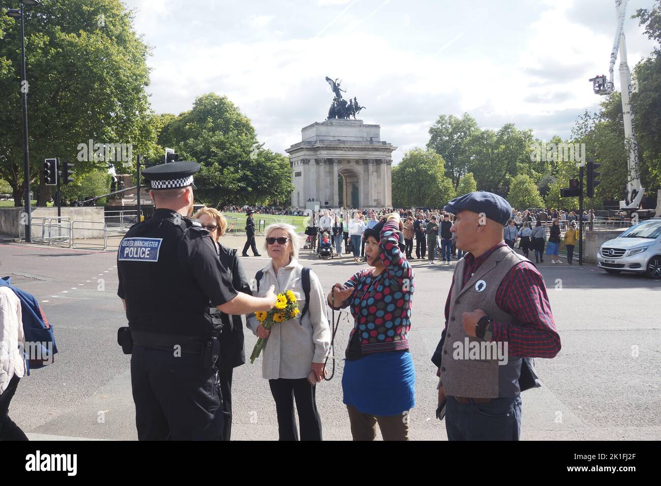 London, UK. 18th Sep, 2022. Green Park in London has been closed to any more floral tributes and people are re-directed to Hyde Park. Credit: Brian Minkoff /Alamy Live News Stock Photo