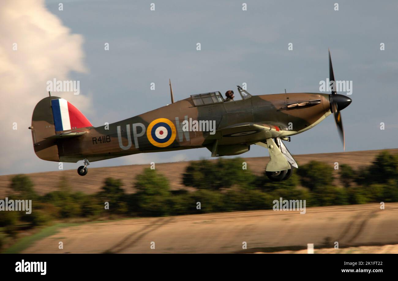 Hawker Hurricane Mk.I R4118 (GHUPW) landing at dusk, after it's flying