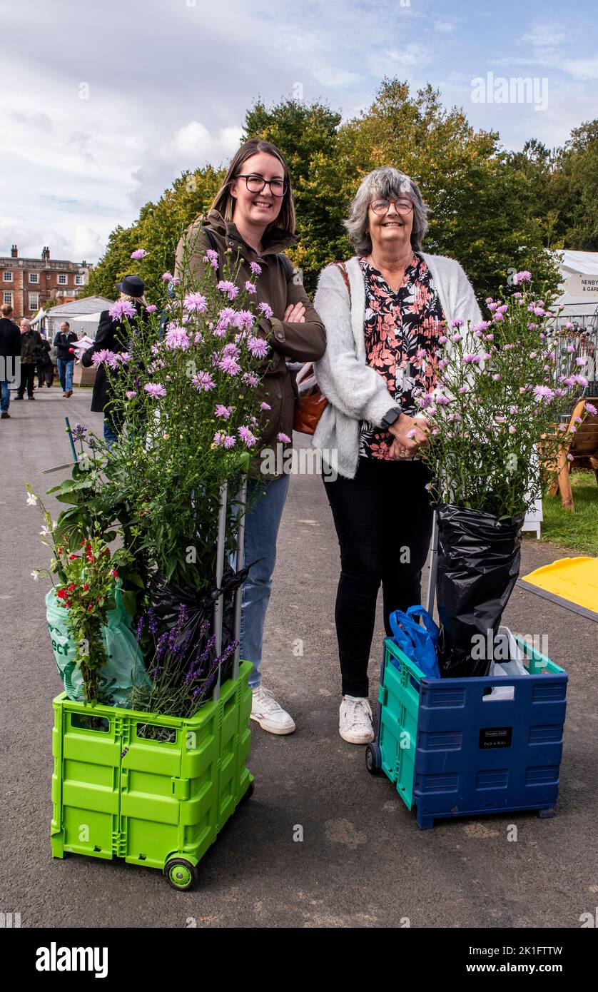 Linda pose hi-res stock photography and images - Alamy