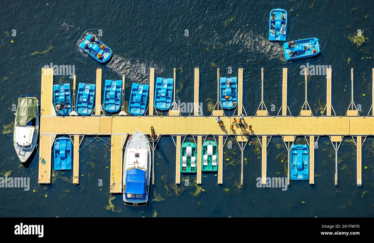 Pedal boats at kemnader see in heveney harbor hires stock photography