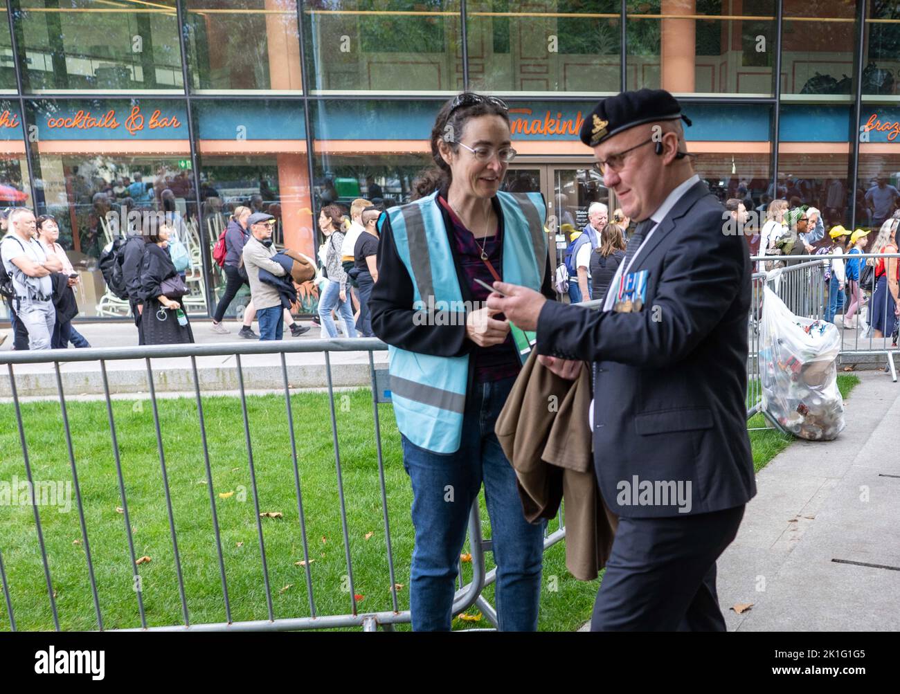 Westminster abbey queues hires stock photography and images Alamy