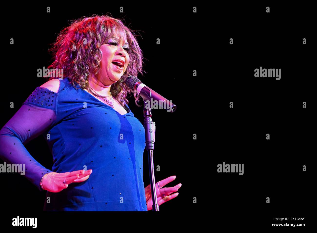 Deniece Williams Performing on The Giants Of Soul Tour at Sheffield City Hall , Sheffield , Uk , 14.09.2022 Stock Photo