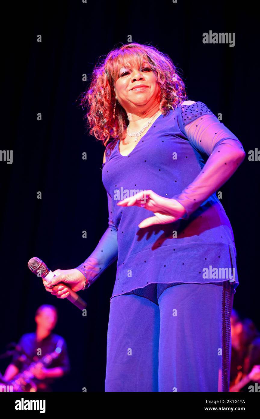 Deniece Williams performs live on stage during The Giants Of Soul Tour at Sheffield City Hall, Sheffield. (Photo by Robin Burns / SOPA Images/Sipa USA) Stock Photo