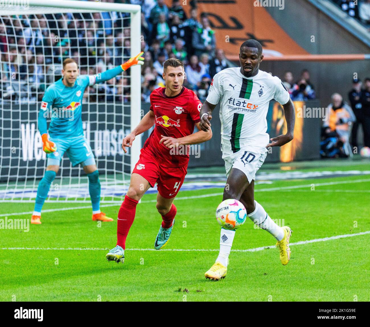 sports, football, Bundesliga, 2022/2023, Borussia Moenchengladbach vs. RB Leipzig 3-0, Stadium Borussia Park, scene of the match, Marcus Thuram (MG) right and Willi Orban (RBL), left behind keeper Peter Gulacsi (RBL), DFL REGULATIONS PROHIBIT ANY USE OF PHOTOGRAPHS AS IMAGE SEQUENCES AND/OR QUASI-VIDEO Stock Photo