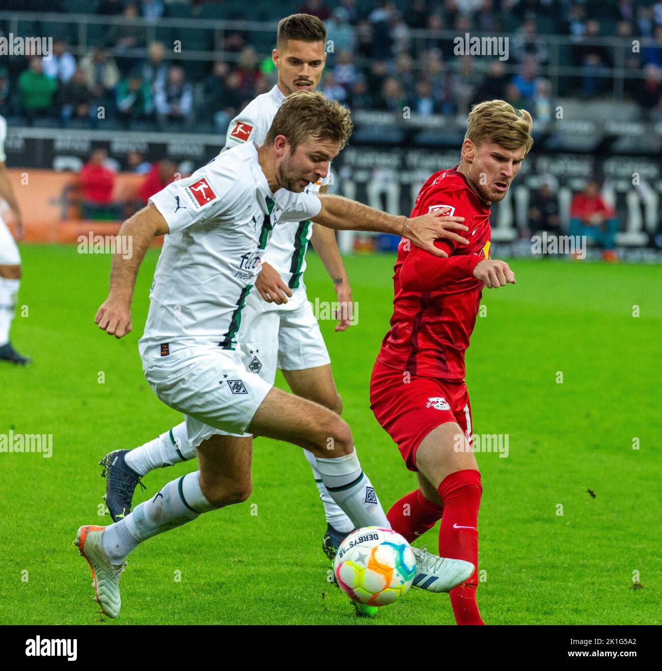 sports, football, Bundesliga, 2022/2023, Borussia Moenchengladbach vs. RB Leipzig 3-0, Stadium Borussia Park, scene of the match, Christoph Kramer (MG) in ball possession and Timo Werner (RBL), behind Julian Weigl (MG), DFL REGULATIONS PROHIBIT ANY USE OF PHOTOGRAPHS AS IMAGE SEQUENCES AND/OR QUASI-VIDEO Stock Photo