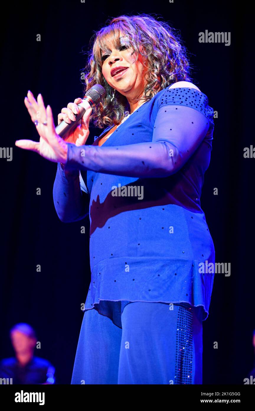 Deniece Williams Performing on The Giants Of Soul Tour at Sheffield City Hall , Sheffield , Uk , 14.09.2022 (Photo by ZUMA Press/Sipa USA) Stock Photo