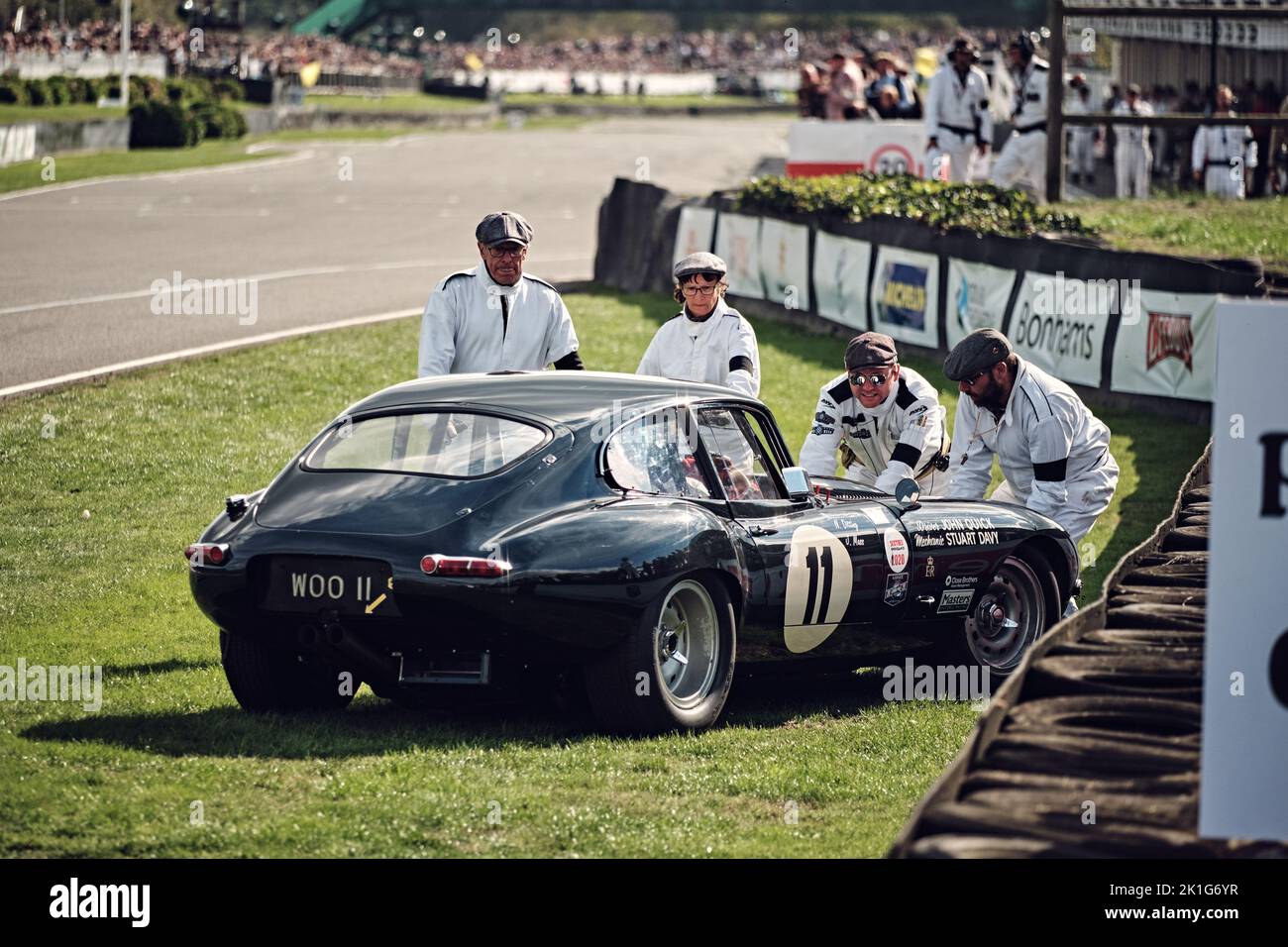 Goodwood, Chichester, UK. 18th Sept, 2022. Royal Automobile Club TT Celebration Marshalls help Jochen Mass / Nikolaus Ditting during the 2022 Goodwood Revival (Photo by Gergo Toth / Alamy Live News) Stock Photo