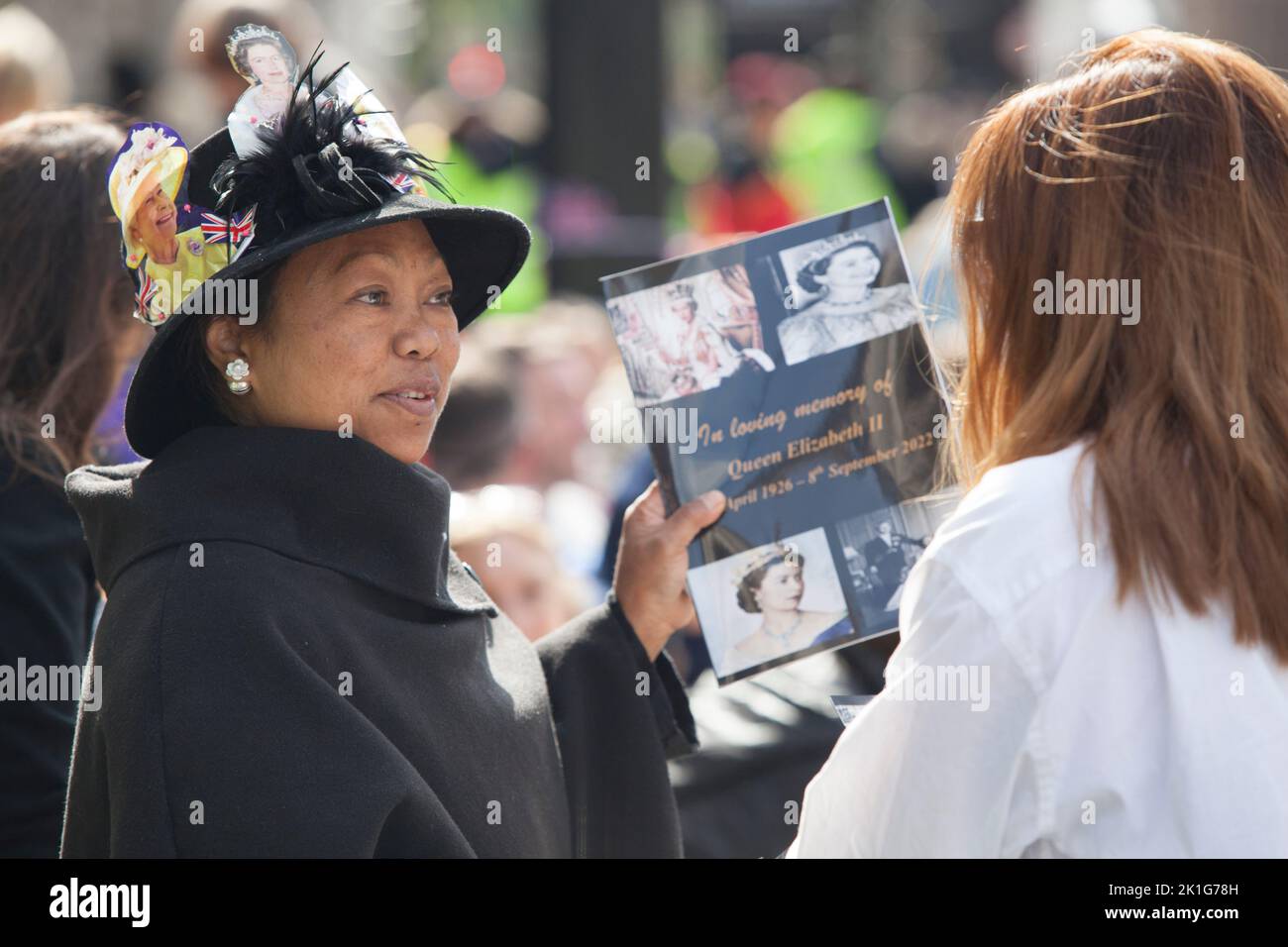 London, UK, 18 September 2022: Crowds are filling the streets of Whitehall to pay their respects to the late monarch Queen Elizabeth II, whose funeral takes place tomorrow. Some people are camping along the processional route that the coffin will take after the service at Westminster Abbey.  Anna Watson/Alamy Live News Stock Photo