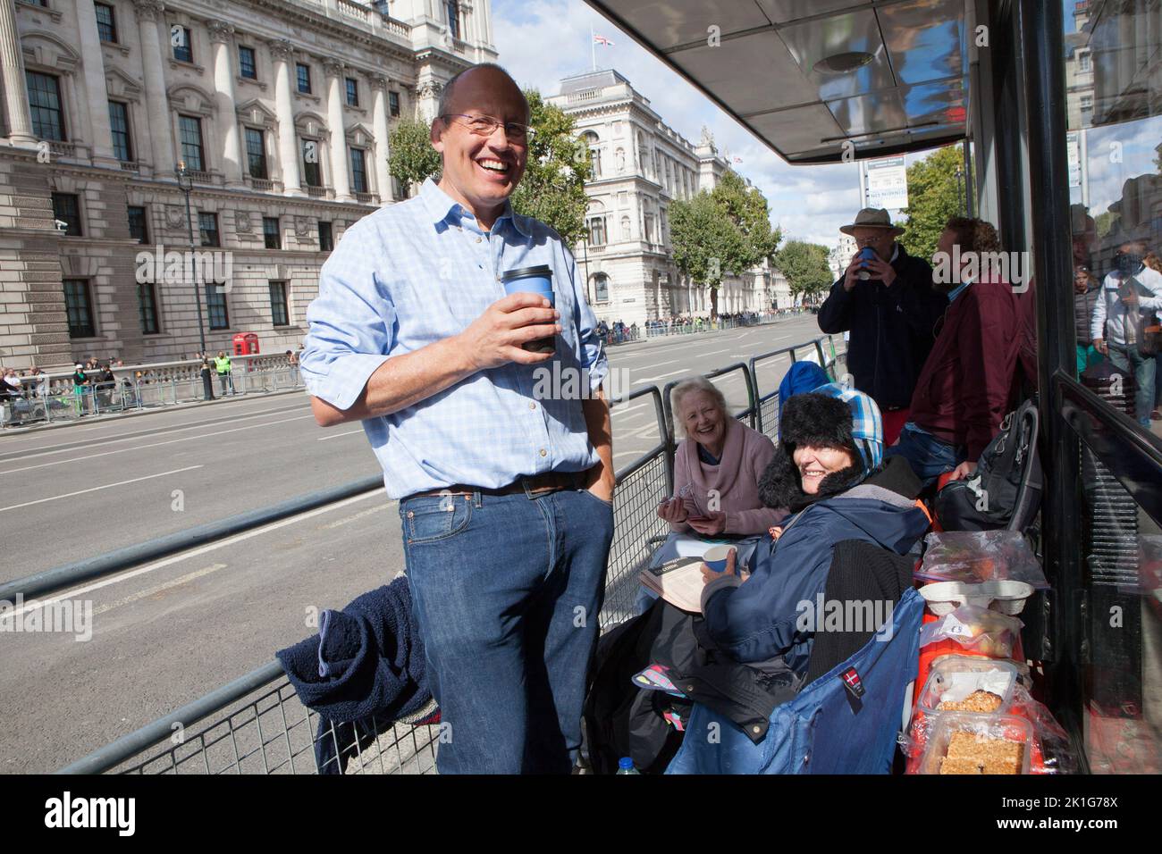 London, UK, 18 September 2022: Crowds are filling the streets of Whitehall to pay their respects to the late monarch Queen Elizabeth II, whose funeral takes place tomorrow. Some people are camping along the processional route that the coffin will take after the service at Westminster Abbey.  Anna Watson/Alamy Live News Stock Photo