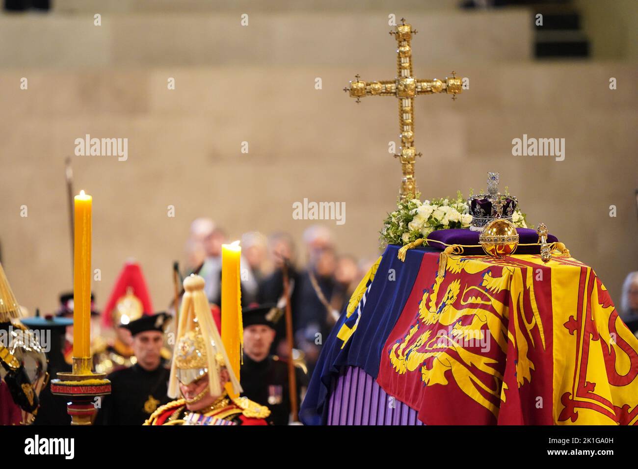 The coffin of Queen Elizabeth II, draped in the Royal Standard with the Imperial State Crown and the Sovereign's orb and sceptre, lying in state on the catafalque in Westminster Hall, at the Palace of Westminster, London. Picture date: Sunday September 18, 2022. Stock Photo