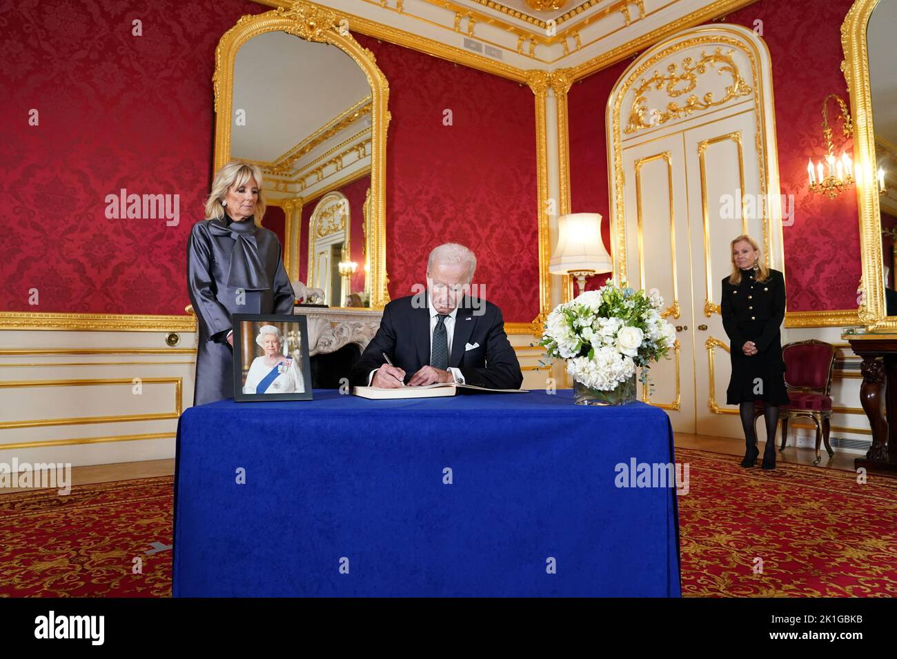 U.S. President Joe Biden signs a condolence book for Britain's Queen Elizabeth, following her death, at Lancaster House in London, Britain, September 18, 2022. REUTERS/Kevin Lamarque Stock Photo