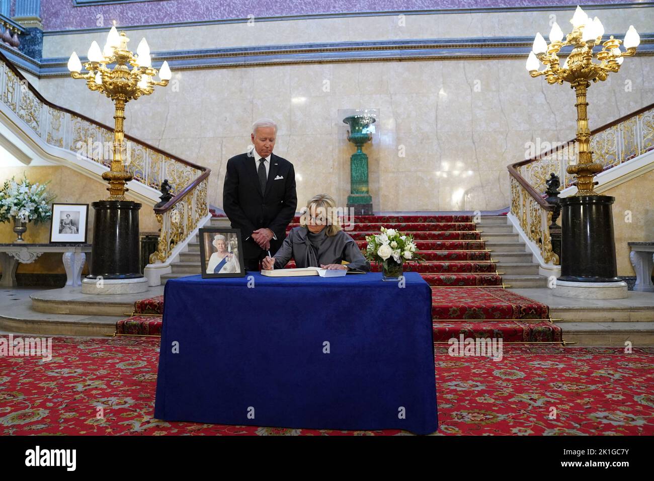 U.S. first lady Jill Biden, next to U.S. President Joe Biden, signs a condolence book for Britain's Queen Elizabeth, following her death, at Lancaster House in London, Britain, September 18, 2022. REUTERS/Kevin Lamarque Stock Photo