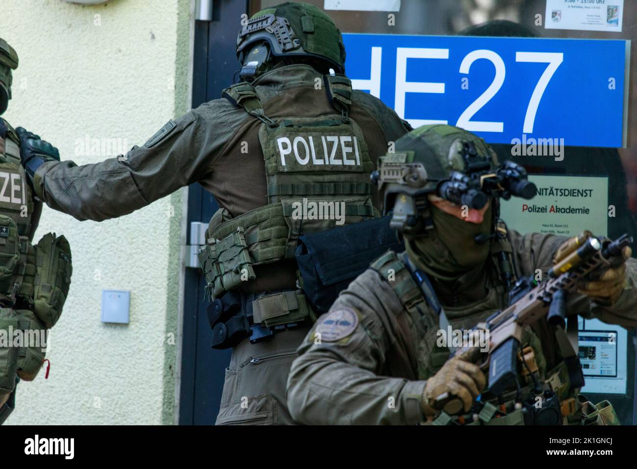 berlin-germany-september-18-2022-german-police-tactical-units-in