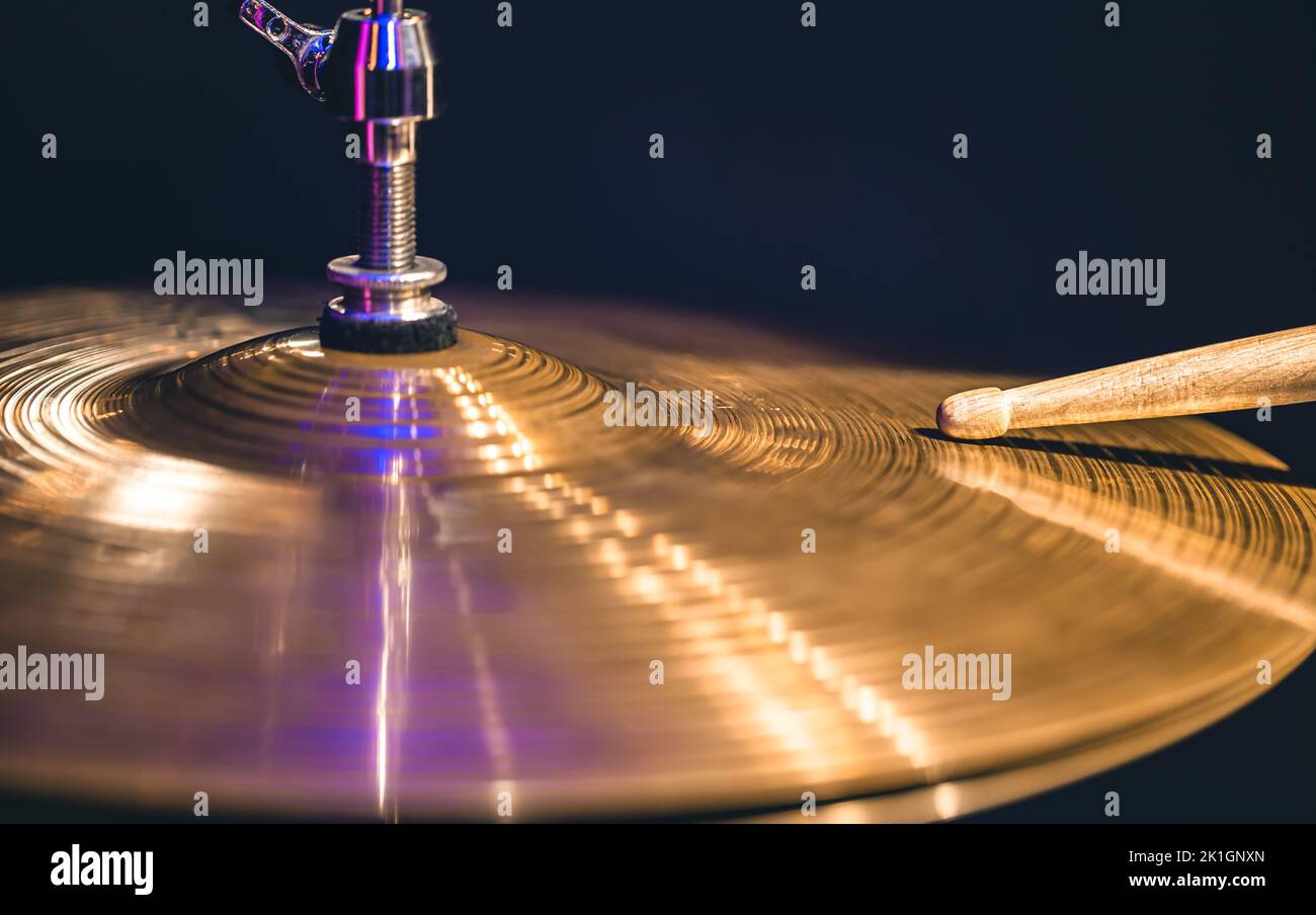 Bronze drum bandstand hi-res stock photography and images - Alamy