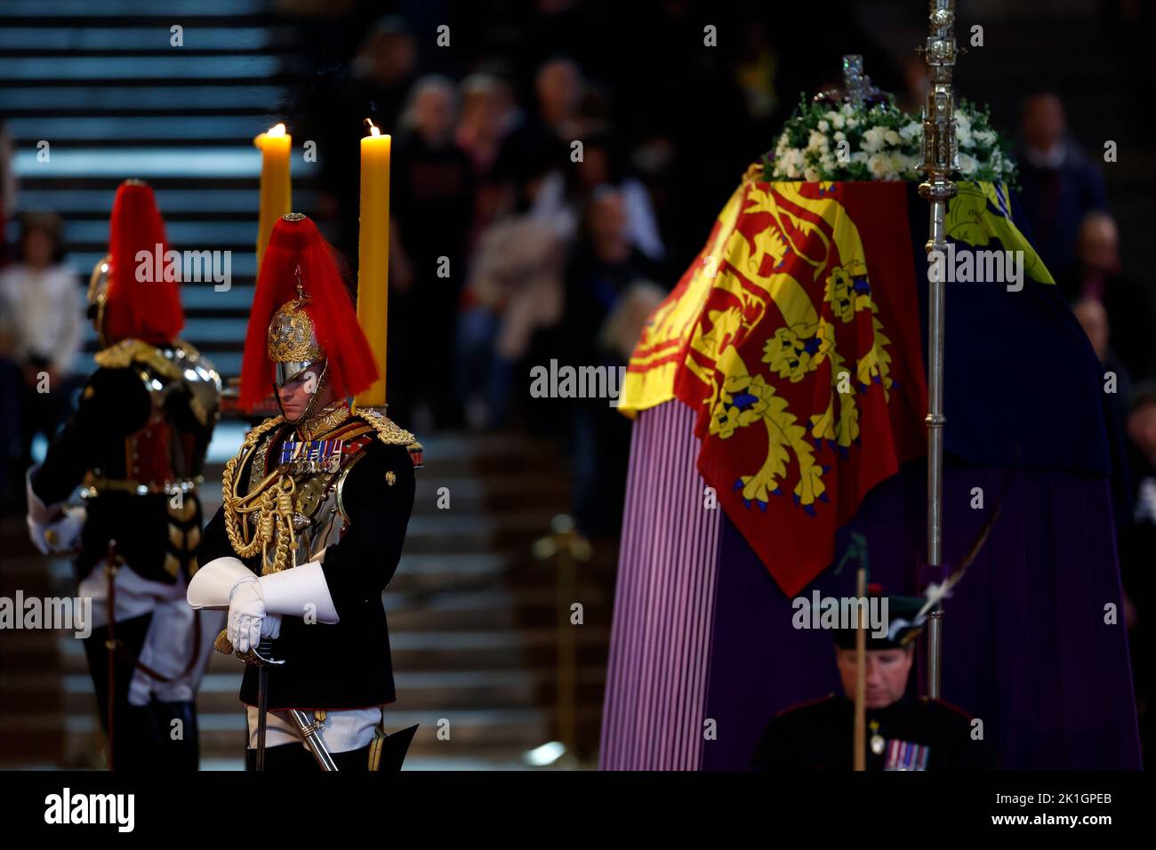 Household Cavalry, Blues and Royals stand guard as members of the public view the coffin of Queen Elizabeth II, lying in state on the catafalque in Westminster Hall, at the Palace of Westminster, London, ahead of her funeral on Monday. Picture date: Sunday September 18, 2022. Stock Photo